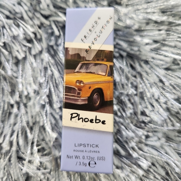 Makeup Revolution x Friends Satin Kiss Lipstick Phoebe - Picture 4 of 5